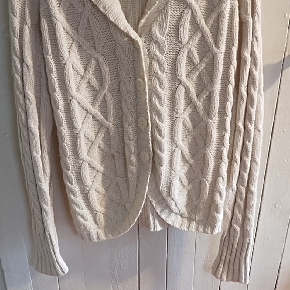 St. John's Bay Like New Women's Cream Cable Knit Sweater Size Medium. - Picture 4 of 9